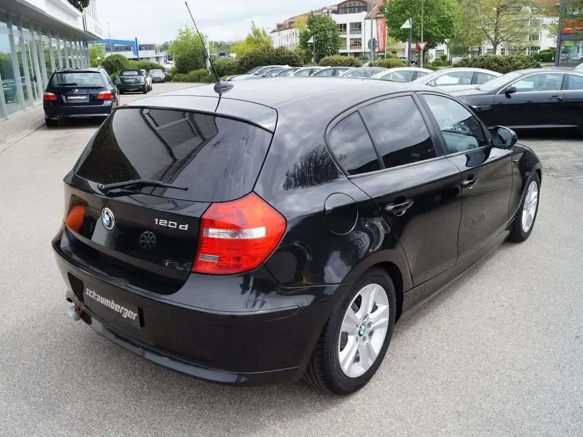 Gebraucht BMW 120 Performance 177 PS (130 kW) 2010 Schwarz Kleinwagen