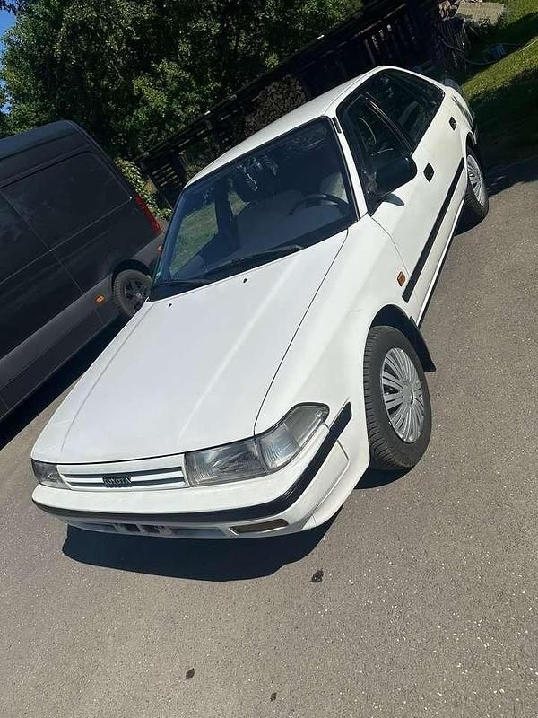 Weiß Gebraucht 1990 Toyota Carina Limousine | 3.800 € - Bild 1/4