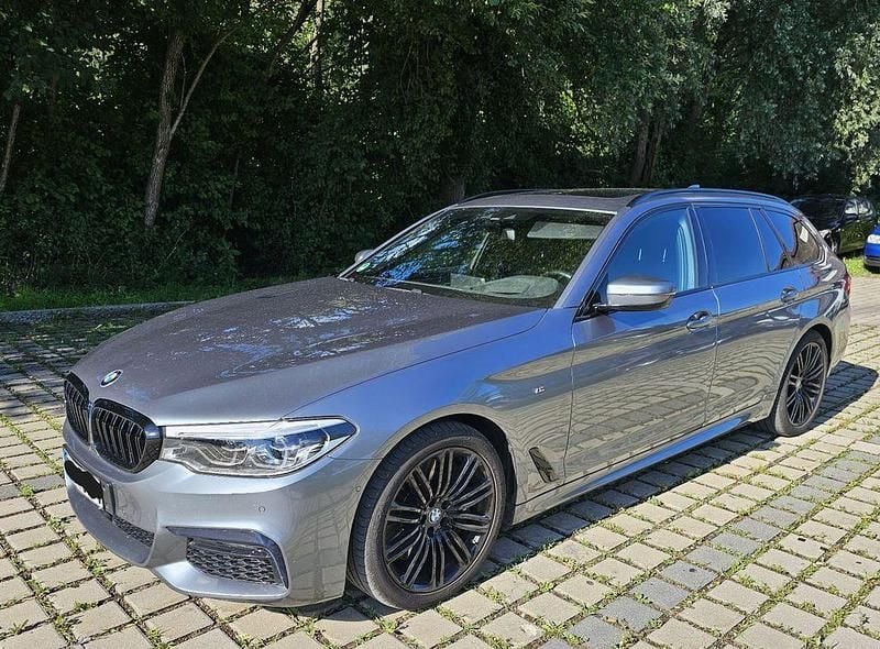 Grau Gebraucht 2019 BMW 540 M Sport Kombi | 32.800 € (Guter Preis) - Bild 1/4