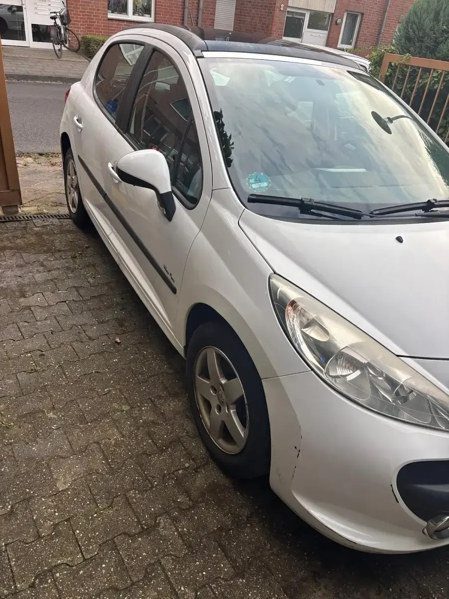 Gebraucht Peugeot 207 90 PS (66 kW) 2009 Weiß Limousine