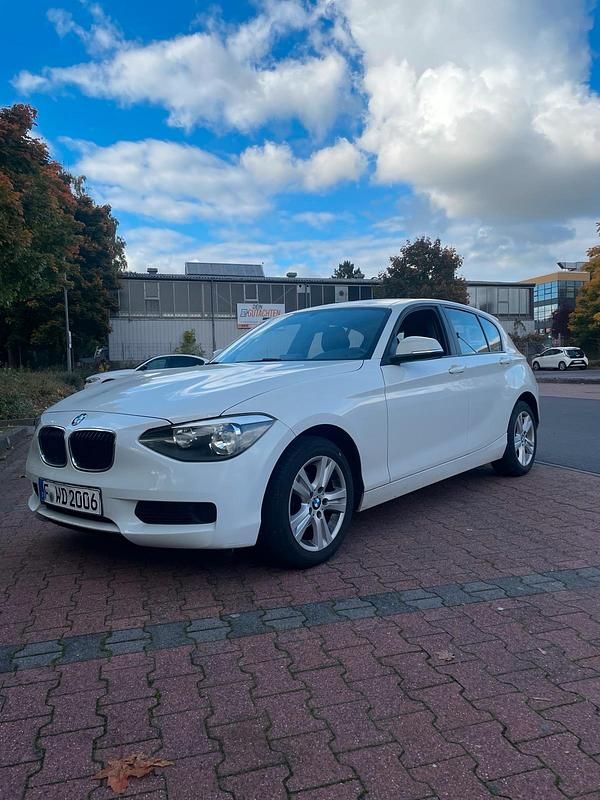 Weiß Gebraucht 2013 BMW 114 Kleinwagen | 4.650 € (Superpreis) - Bild 1/4