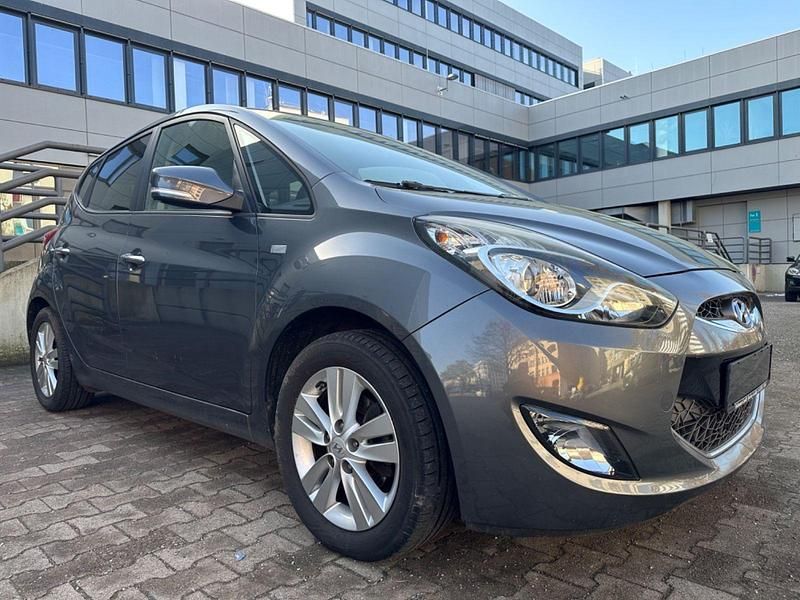 Gebraucht Hyundai ix20 Style 125 PS (91 kW) 2012 Grau Kleinwagen
