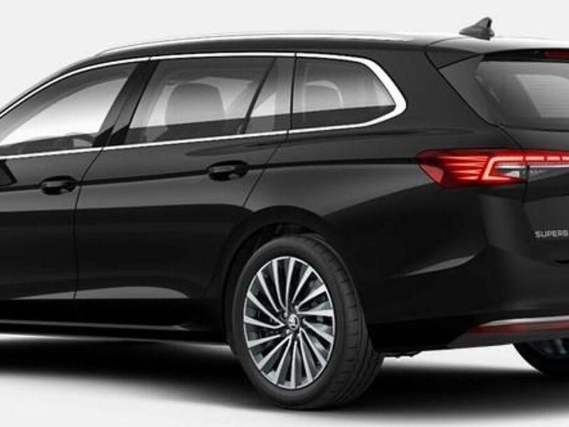 Gebraucht Skoda Superb LAURIN & KLEMENT 150 PS (110 kW) 2025 Schwarz Kombi