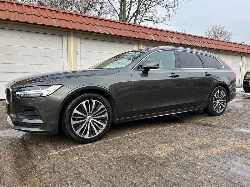 Gebraucht Volvo V90 Momentum 150 PS (110 kW) 2020 Grau Kombi