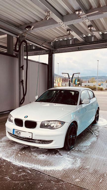 Weiß Gebraucht 2012 BMW 116 Kleinwagen | 10.000 € (Teuer) - Bild 1/4