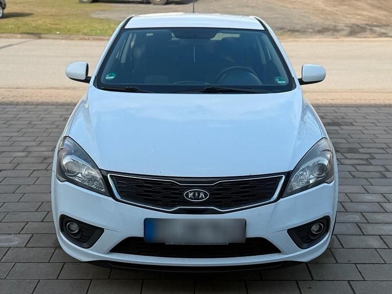 Gebraucht Kia Ceed 120 PS (88 kW) 2011 Weiß Kleinwagen