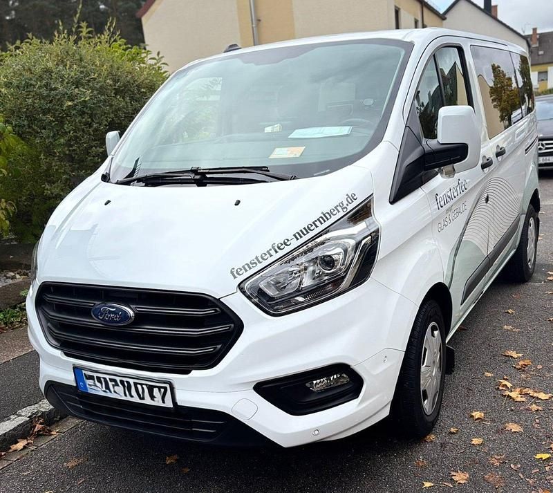 Weiß Gebraucht 2021 Ford Transit Van / Kleinbus | 21.900 € (Teuer) - Bild 1/4