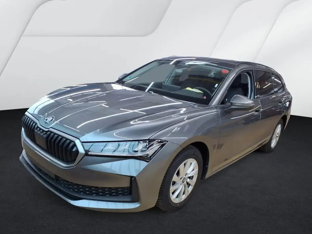 Gebraucht Skoda Superb Essence 150 PS (110 kW) 2025 Grau Kombi
