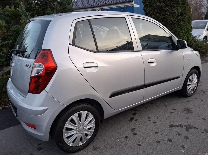 Gebraucht Hyundai i10 Edition 69 PS (50 kW) 2011 Silber Kleinwagen