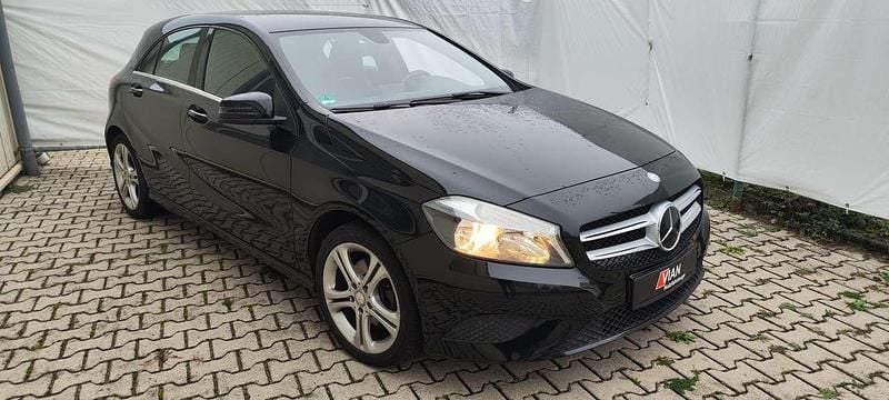 Gebraucht Mercedes A180 122 PS (89 kW) 2014 Schwarz Kleinwagen