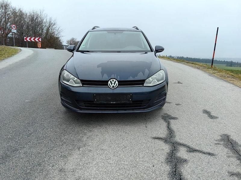 Blau Gebraucht 2014 VW Golf VII Trendline Kombi | 6.850 € (Fairer Preis) - Bild 1/4