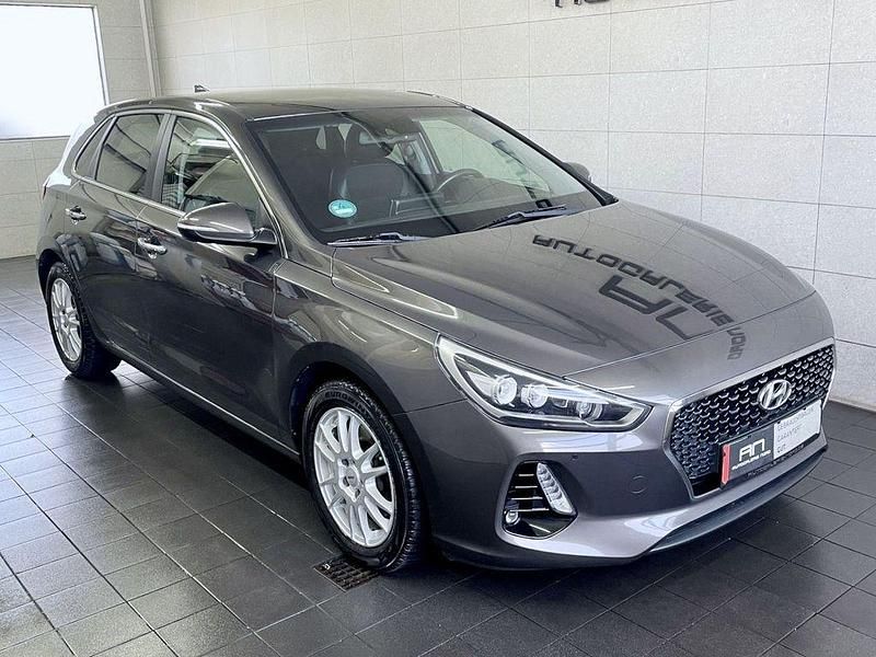 Gebraucht Hyundai i30 Premium 140 PS (102 kW) 2017 Schwarz Limousine