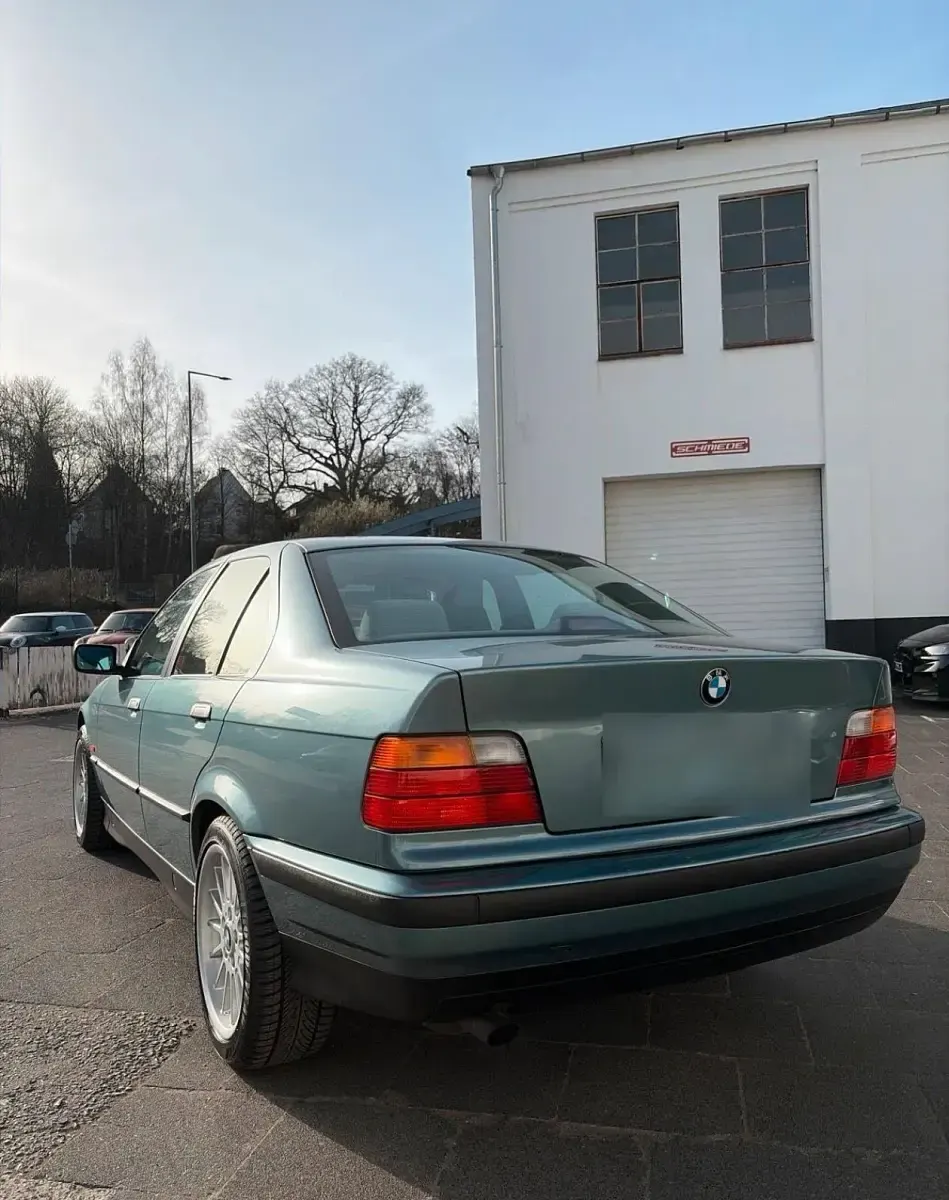 Gebraucht BMW 320 150 PS (110 kW) 1996 Grün Limousine