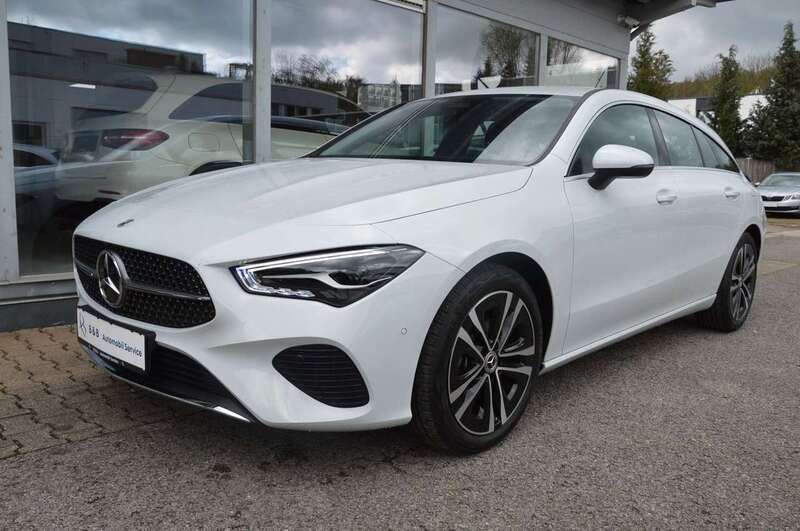 Digitalweiss metalliclack Gebraucht 2023 Mercedes CLA180 Limousine | 28.990 € (Superpreis) - Bild 1/4