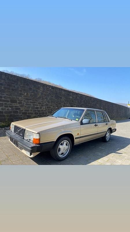 Gold Gebraucht 1989 Volvo 740 Limousine | 12.990 € - Bild 1/4
