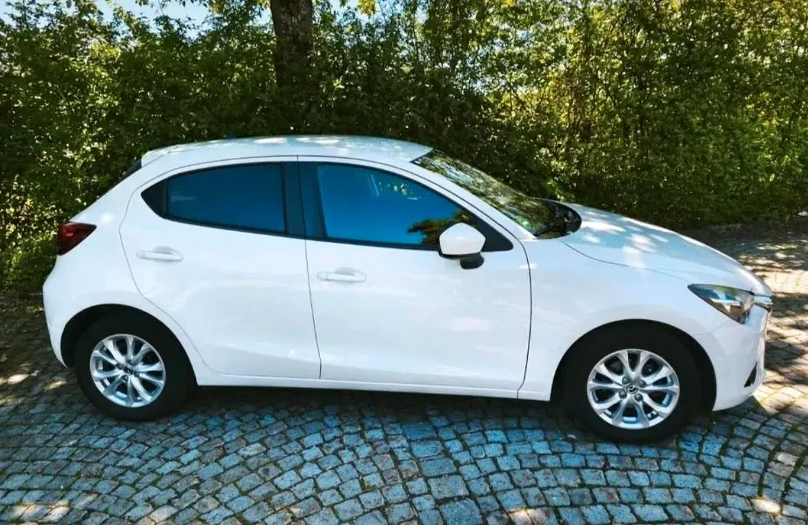 Gebraucht Mazda 2 Edition 95 PS (69 kW) 2015 Weiß Kleinwagen