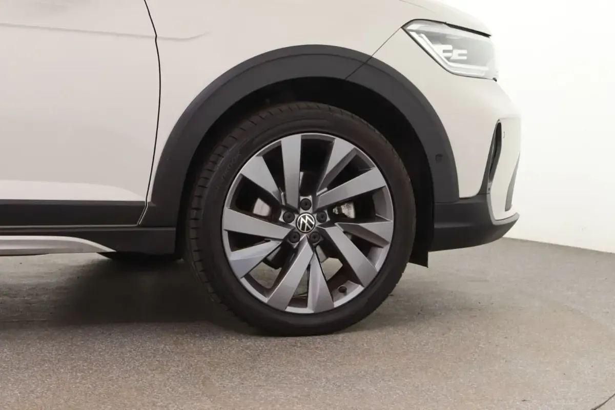 Gebraucht VW Taigo Beats 150 PS (110 kW) 2022 Ascotgrau / deep black perleff SUV