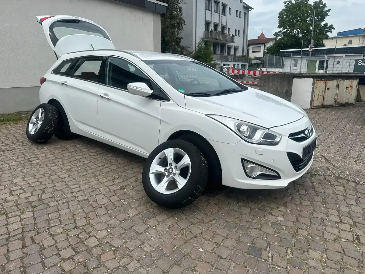 Gebraucht Hyundai i40 135 PS (99 kW) 2012 Weiß Kombi