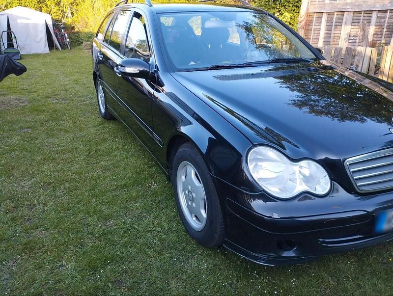 Gebraucht Mercedes 220 150 PS (110 kW) 2005 Schwarz Kombi