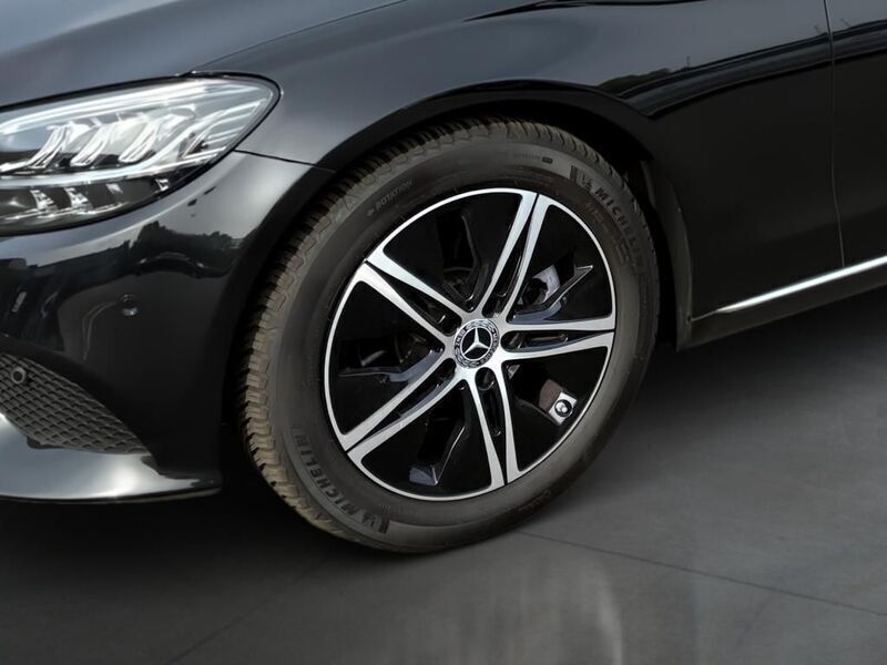 Gebraucht Mercedes C180 Avantgarde 156 PS (114 kW) 2020 Obsidianschwarz metallic Limousine
