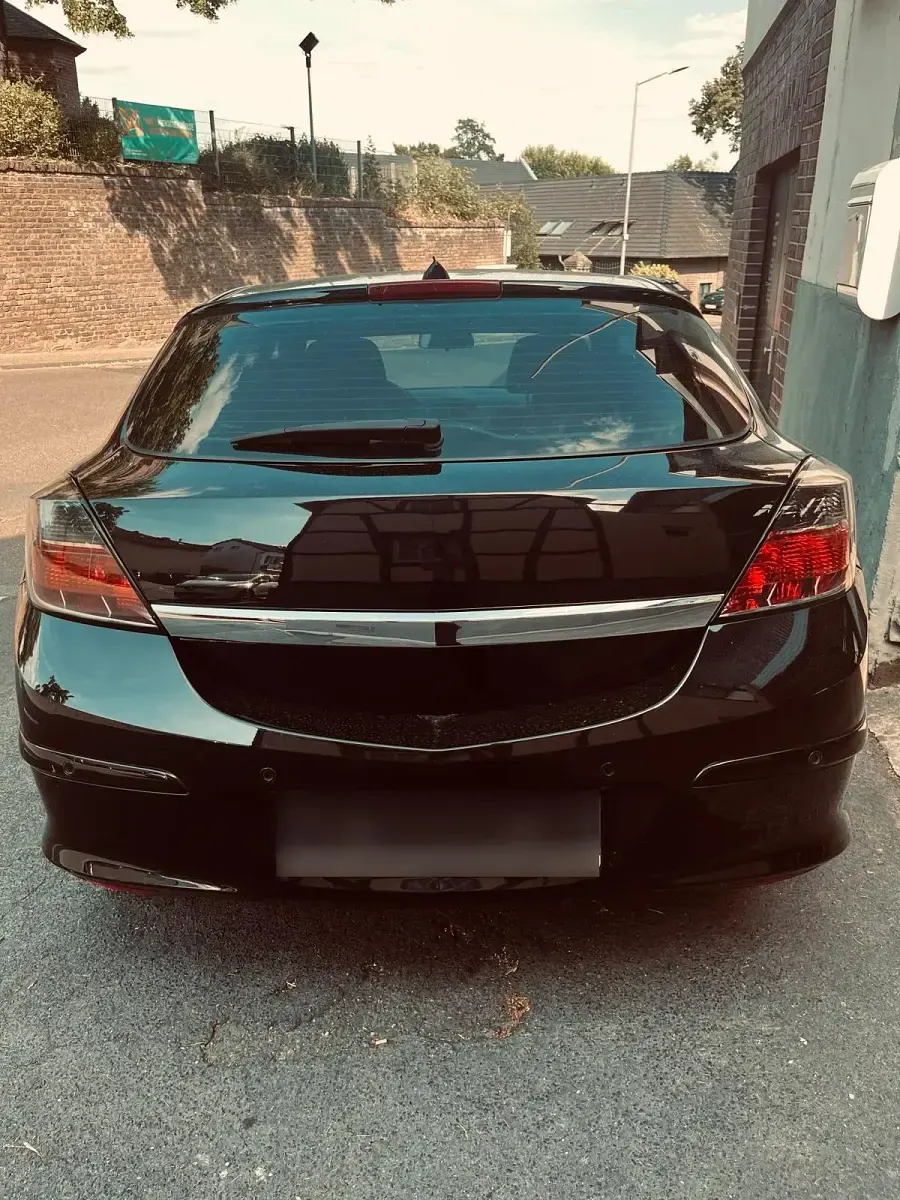 Gebraucht Opel Astra GTC 125 PS (91 kW) 2009 Schwarz Kleinwagen