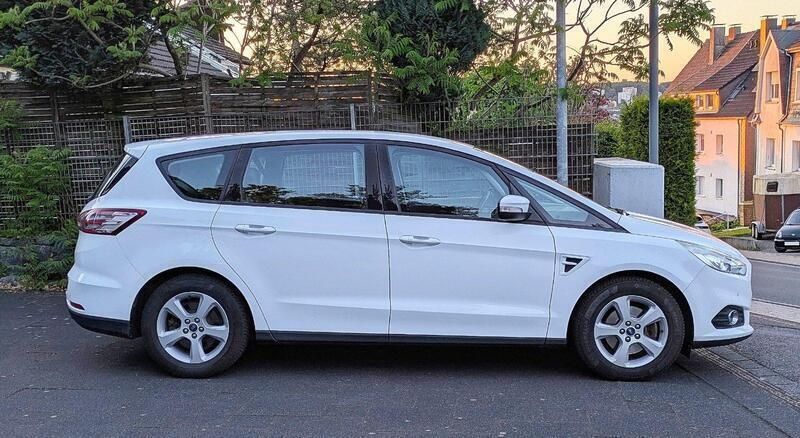Gebraucht 2016 Ford S-MAX S Van / Kleinbus | 16.799 € (Fairer Preis) - Bild 1/4