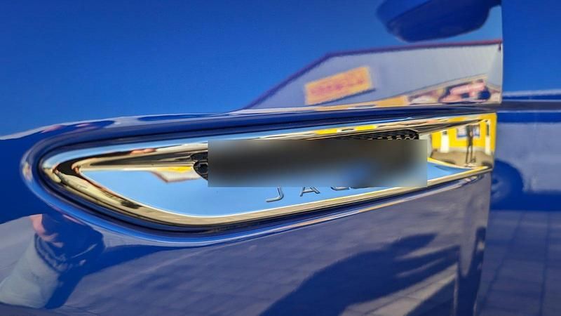 Blau Gebraucht 2017 Jaguar F-Pace Portfolio SUV | 26.499 € (Fairer Preis) - Bild 1/4