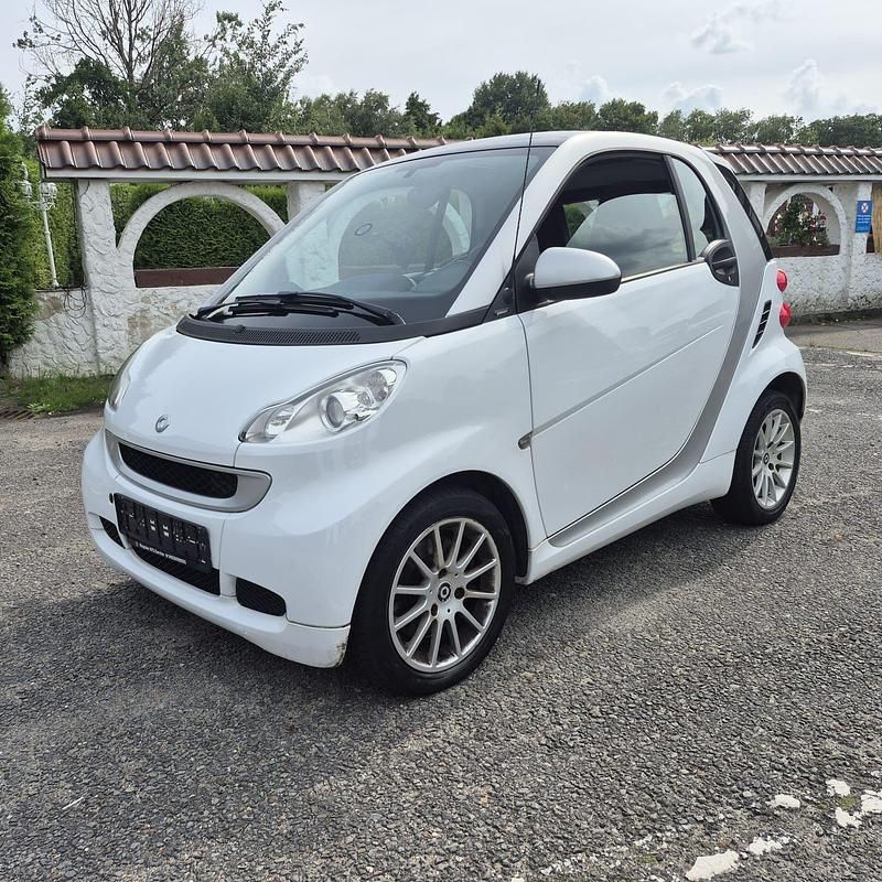 Weiß Gebraucht 2011 Smart ForTwo Coupé Kleinwagen | 3.200 € (Guter Preis) - Bild 1/4