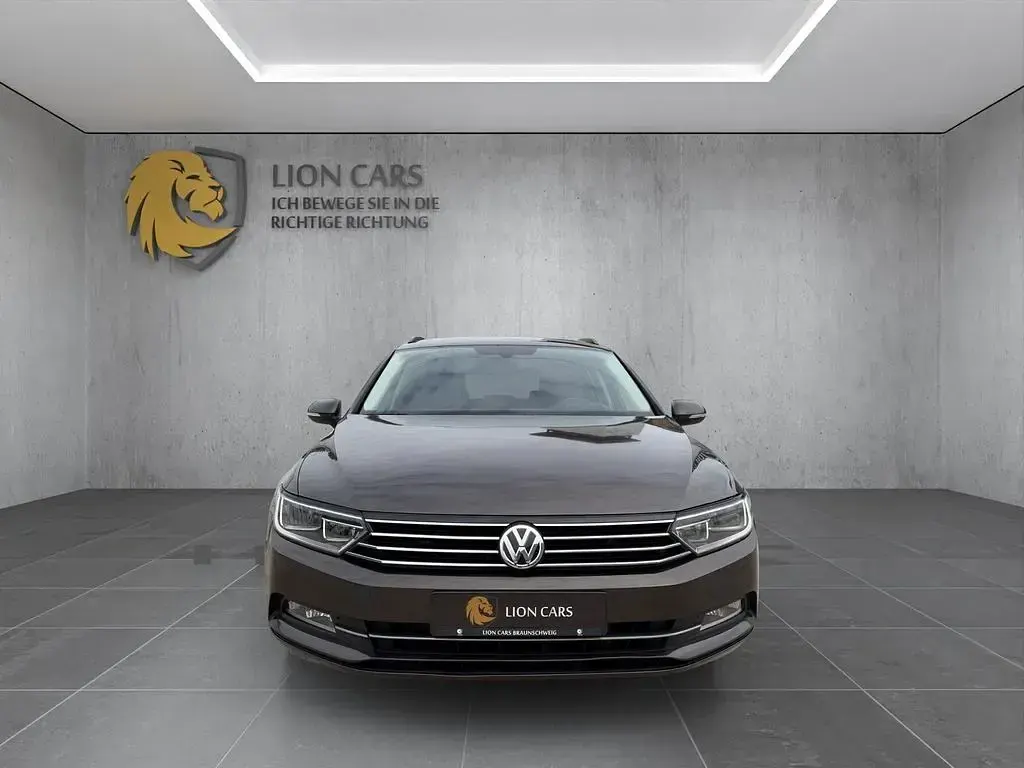 Gebraucht VW Passat Comfortline 150 PS (110 kW) 2018 Braun Limousine