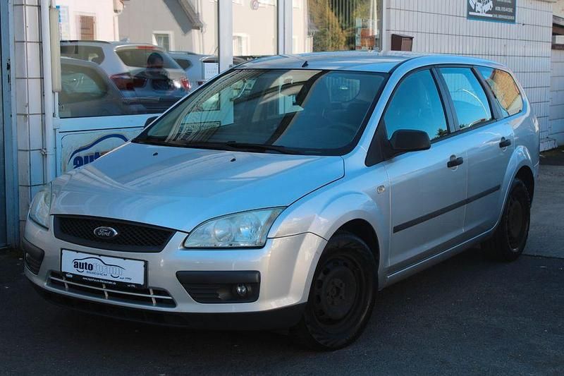 Gebraucht Ford Focus Trend 101 PS (74 kW) 2005 Silber Limousine