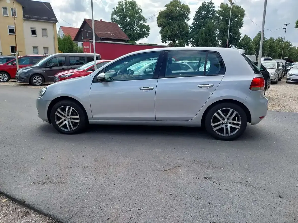 Gebraucht VW Golf VI Comfortline 105 PS (77 kW) 2010 Silber Kleinwagen