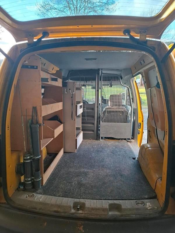 Second-hand VW Caddy 70 CP (51 kW) 2010 Galben Monovolum