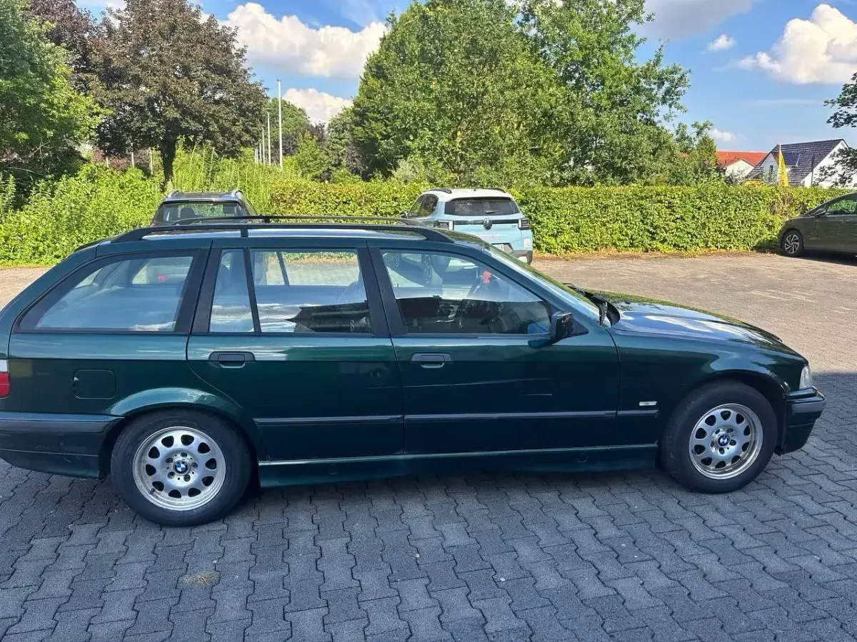Gebraucht BMW 316 102 PS (75 kW) 1999 Grün Kombi
