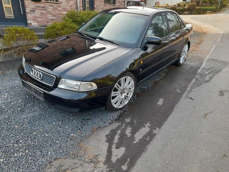 Gebraucht Audi A4 Performance 125 PS (91 kW) 1997 Schwarz Limousine