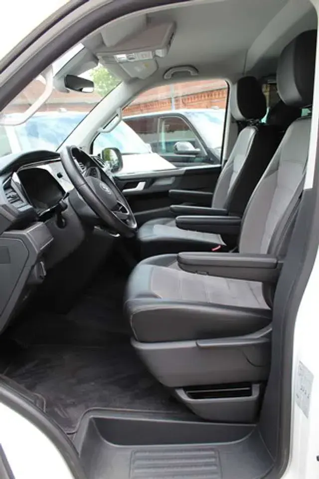 Gebraucht VW Multivan Generation Six 150 PS (110 kW) 2022 Weiß Van / Kleinbus