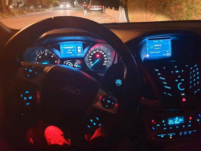 Gebraucht Ford Focus 115 PS (84 kW) 2012 Grau Kombi