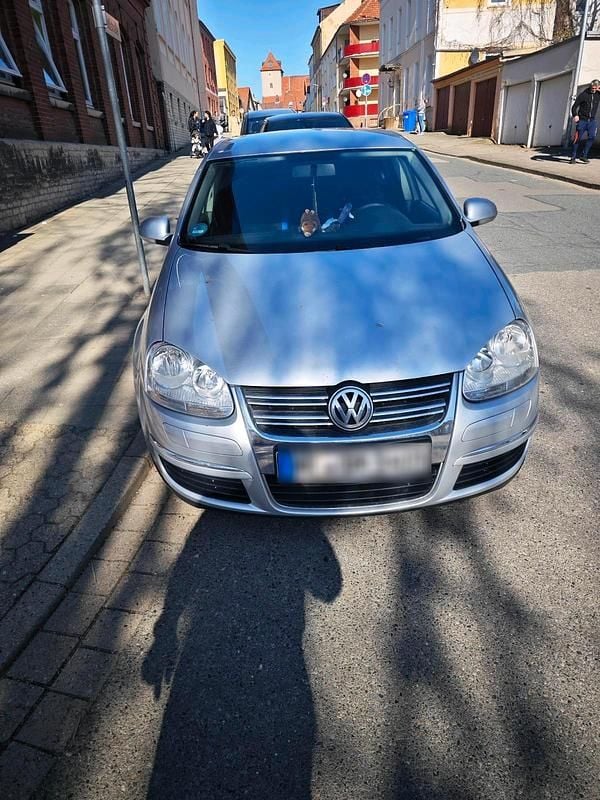 Gebraucht VW Jetta 102 PS (75 kW) 2009 Silber Limousine
