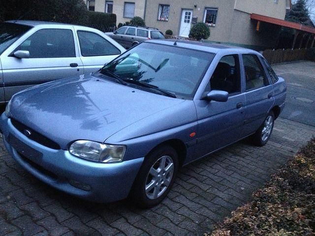 Gebraucht Ford Escort 88 PS (64 kW) 1998 Blau Kombi