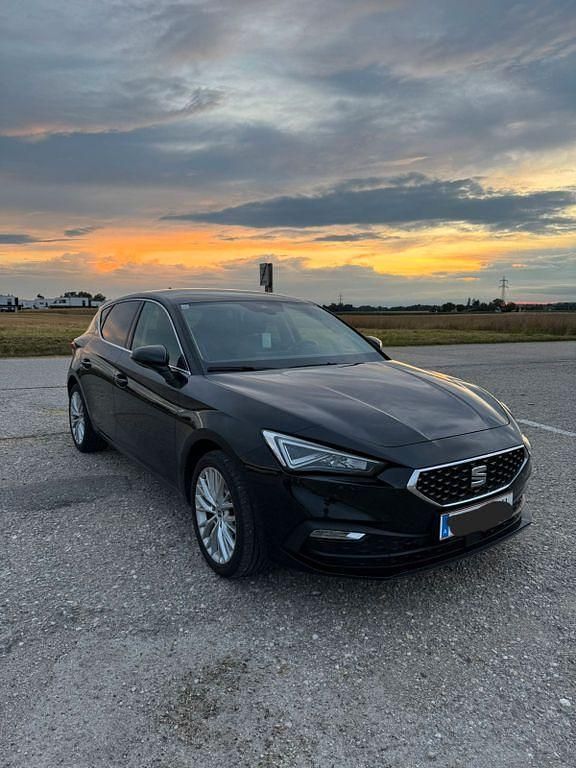 Schwarz Gebraucht 2022 Seat Leon XCELLENCE Limousine | 13.620 € (Superpreis) - Bild 1/4