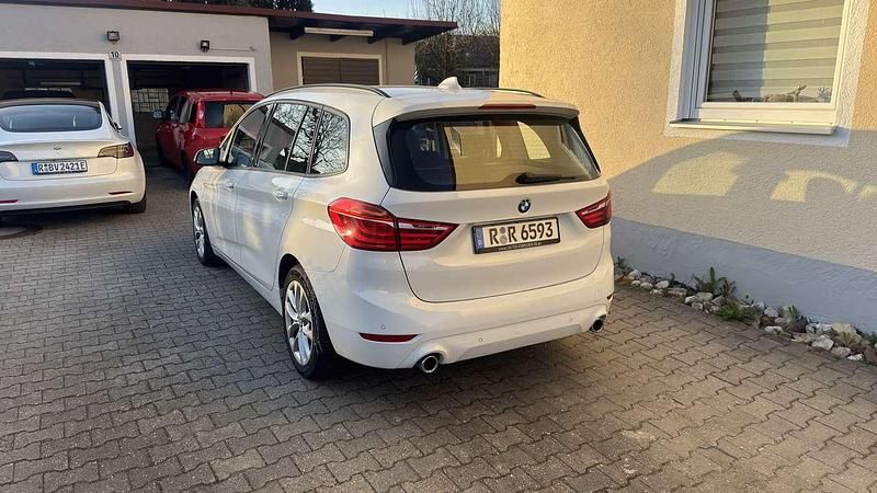 Gebraucht BMW 220 Advantage 190 PS (139 kW) 2019 Weiß Van / Kleinbus