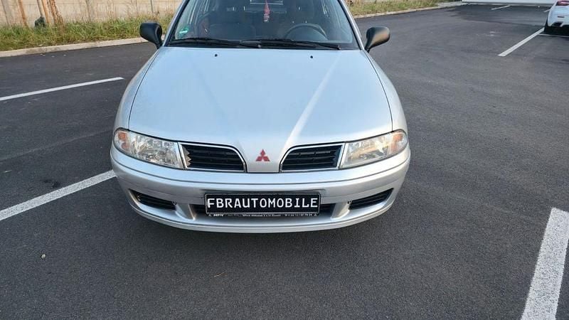Silber Gebraucht 2001 Mitsubishi Carisma Comfort Edition Limousine | 3.200 € (Etwas zu teuer) - Bild 1/4