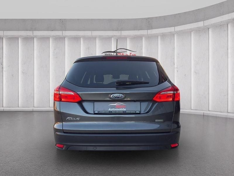 Gebraucht Ford Focus Titanium 125 PS (91 kW) 2018 Grau Limousine