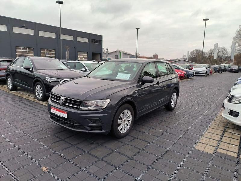 Uranograu Gebraucht 2018 VW Tiguan Trendline SUV | 20.990 € (Superpreis) - Bild 1/4