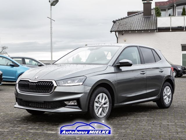 Quarzgraumetallic Neu 2024 Skoda Fabia Selection Limousine | 21.490 € (Etwas zu teuer) - Bild 1/4
