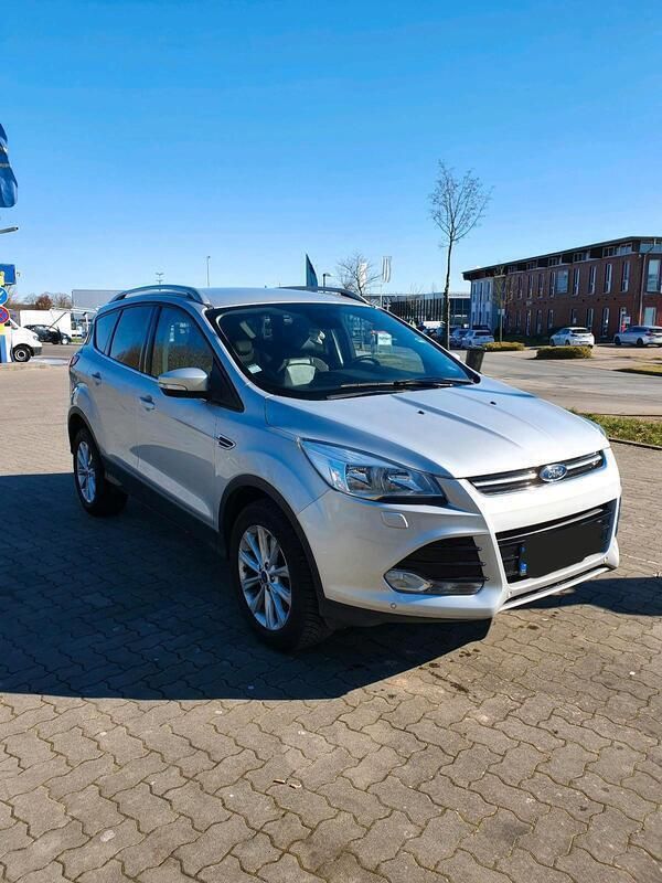 Silber Gebraucht 2016 Ford Kuga Titanium SUV | 12.500 € (Fairer Preis) - Bild 1/4