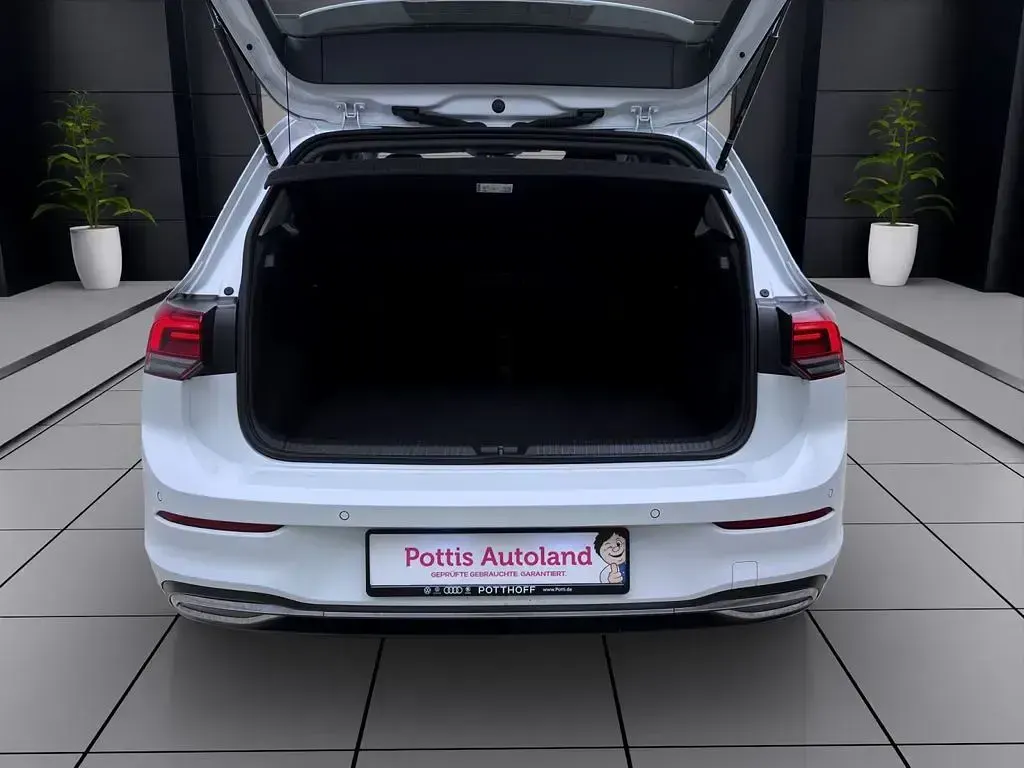 Gebraucht VW Golf VIII Active 150 PS (110 kW) 2023 Pure white Limousine