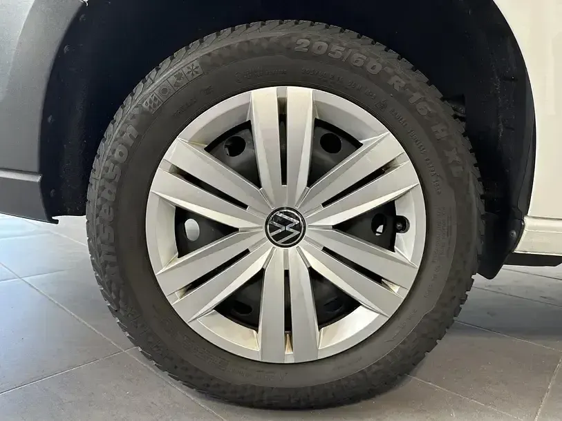 Second-hand VW Caddy 75 CP (55 kW) 2023 Alb Monovolum