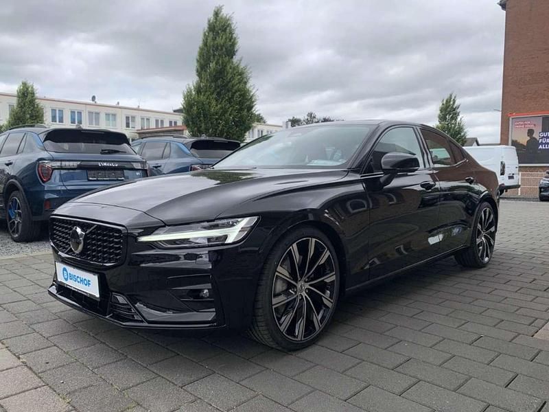 Gebraucht Volvo S60 Plus 197 PS (144 kW) 2024 Onyx black / metallic Limousine