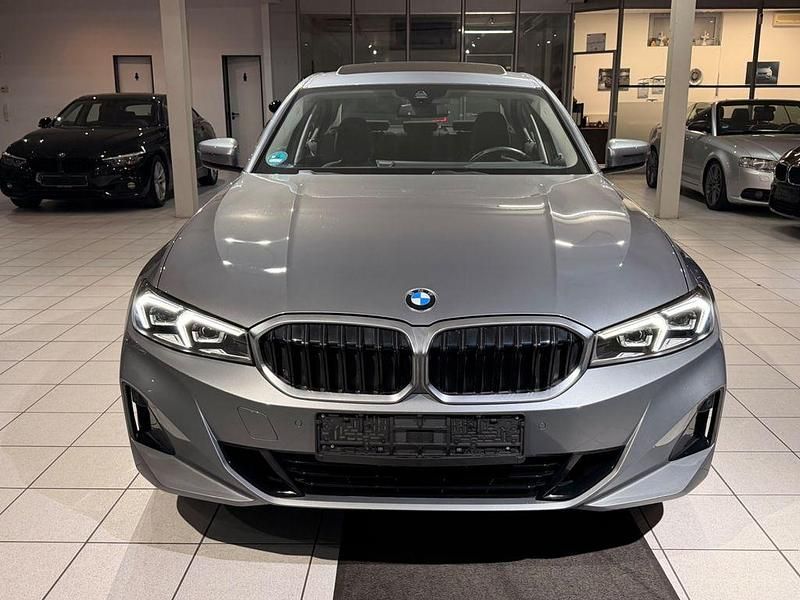 Gebraucht BMW 320 184 PS (135 kW) 2023 Grau Limousine