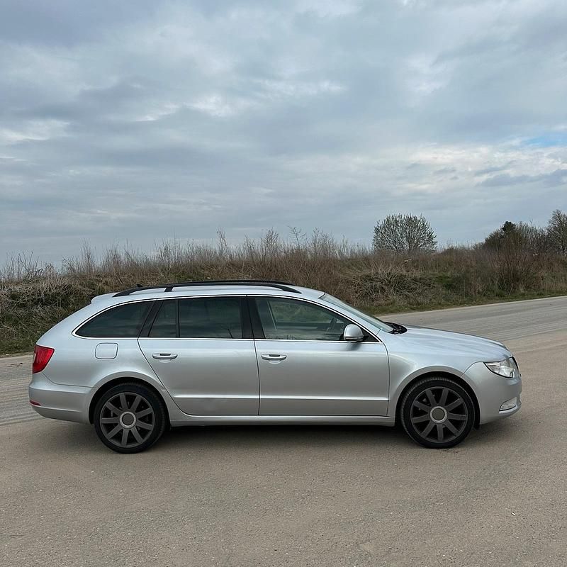 Gebraucht Skoda Superb 140 PS (102 kW) 2013 Grau Limousine